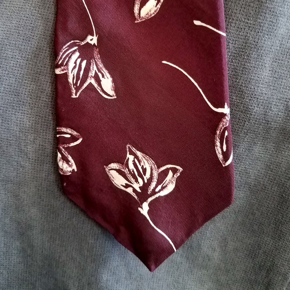 Maroon with flower print tie